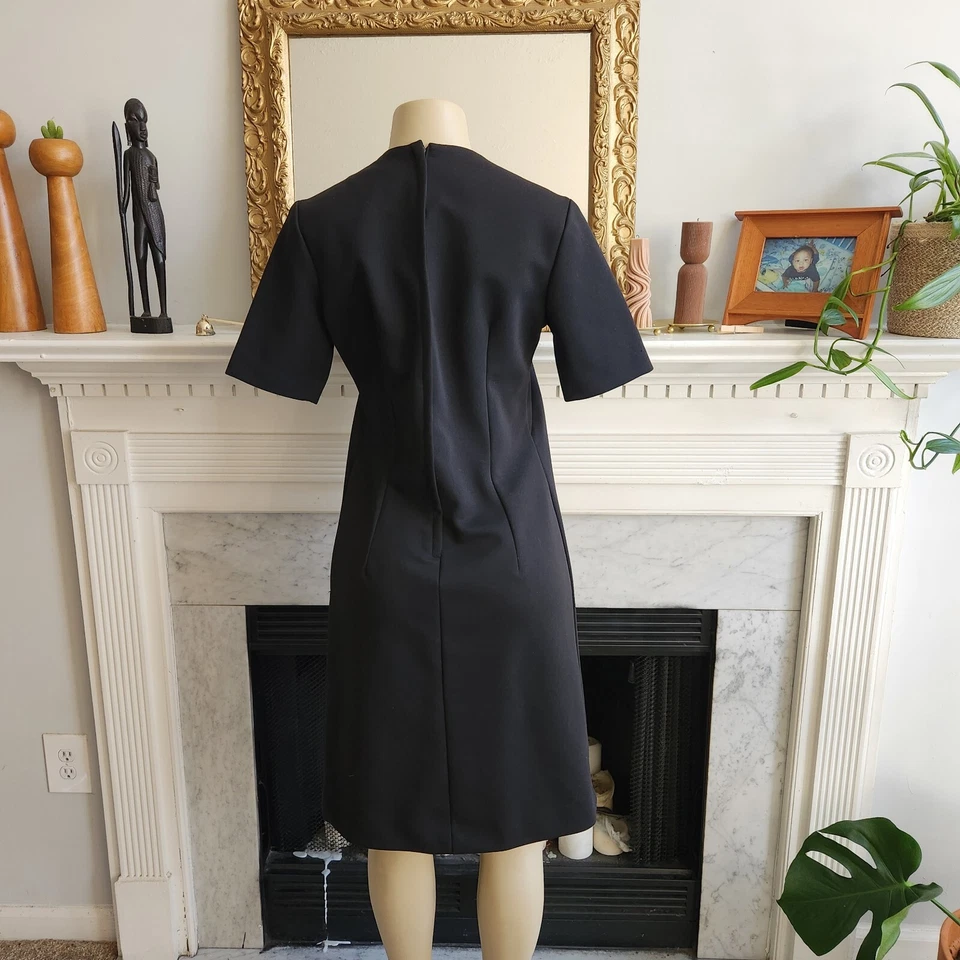 Vintage 60s Black Dress LBD Sheath Knee Length Career Corpcore Size Small - Image 4 of 4