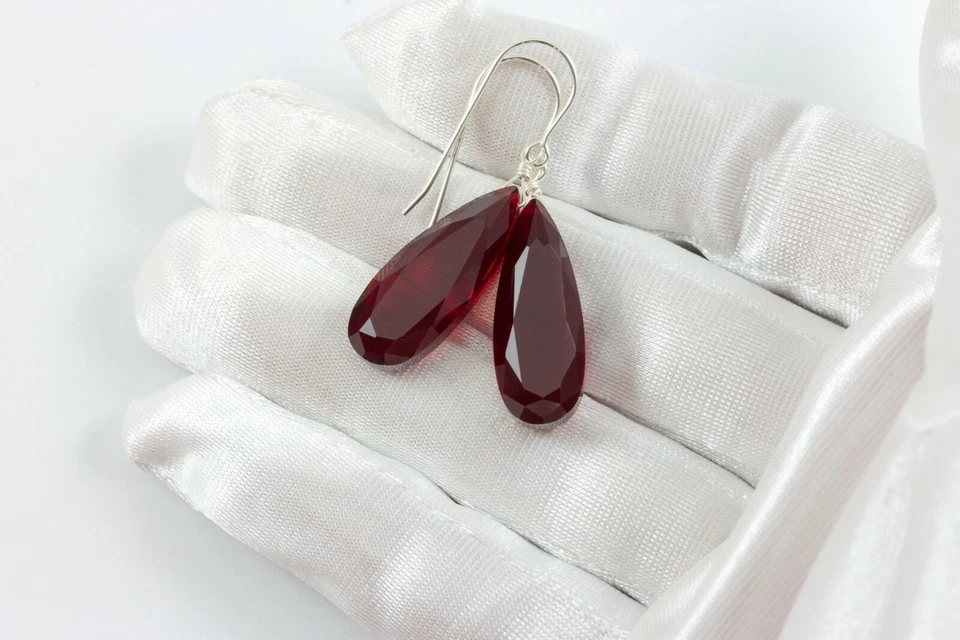 Pendientes largos facetados simples colgantes de oro de 14k rojo rubí simulado de 1,8 pulgadas de ley Foto 4 de 4