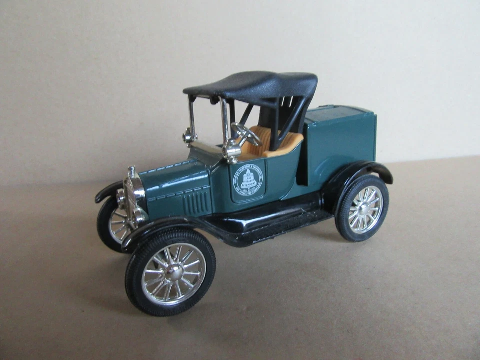 932L Raro ERTL USA 9794 Ford T 1918 Runabout Tirelire Bell System 1:25 Die Cast - Immagine 3 di 4