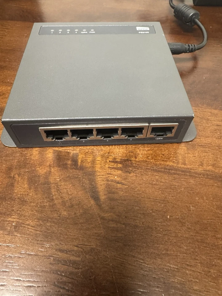 5 Port 10/100Mbps Fast Ethernet PoE Switch PE6105 - Image 3 of 4