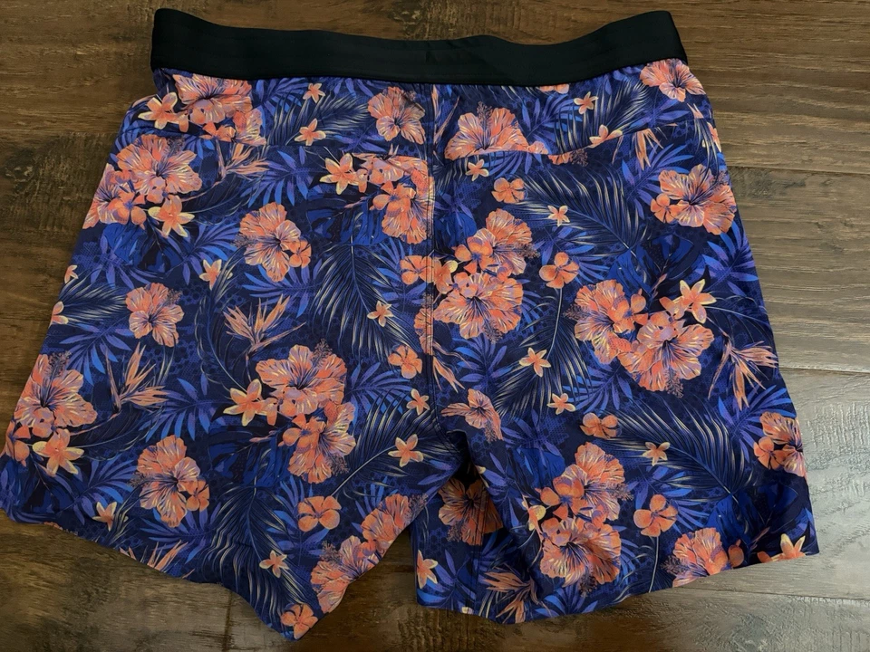 TYR Men's Large Floral Unbroken UnLined Short 7" EUC - Image 3 of 4