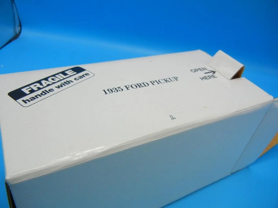 1/24 Scale Danbury Mint Die Cast 1935 Ford Pick Up Truck Never Removed From Box - Image 3 of 4