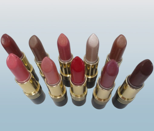 REVLON MISCELLANEOUS ASSORTMENT OF LIPSTICK NWOB LOT OF 5 SEE DETAILS