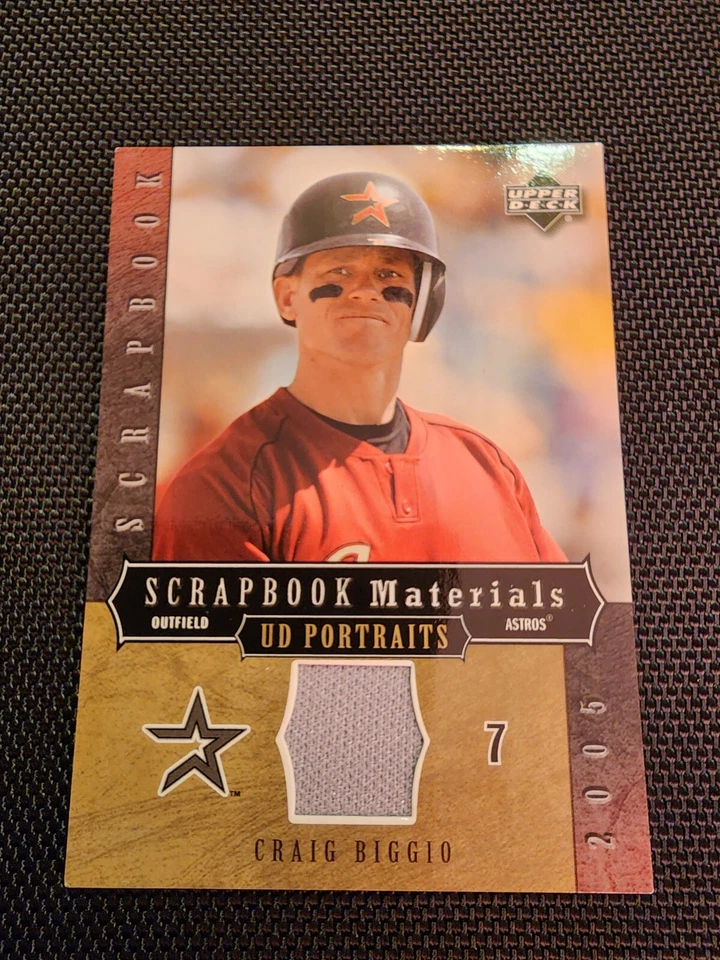 2005 Upper Deck Craig Biggio SCRAPBOOK MATERIALS- AUTHENTIC JERSEY PATCH - Image 2 of 4