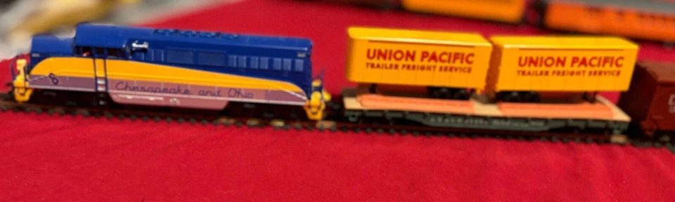 Ho Train with 4 cars 34x56 brass track Chesapeake and Ohio power track rerailer - Image 4 of 4