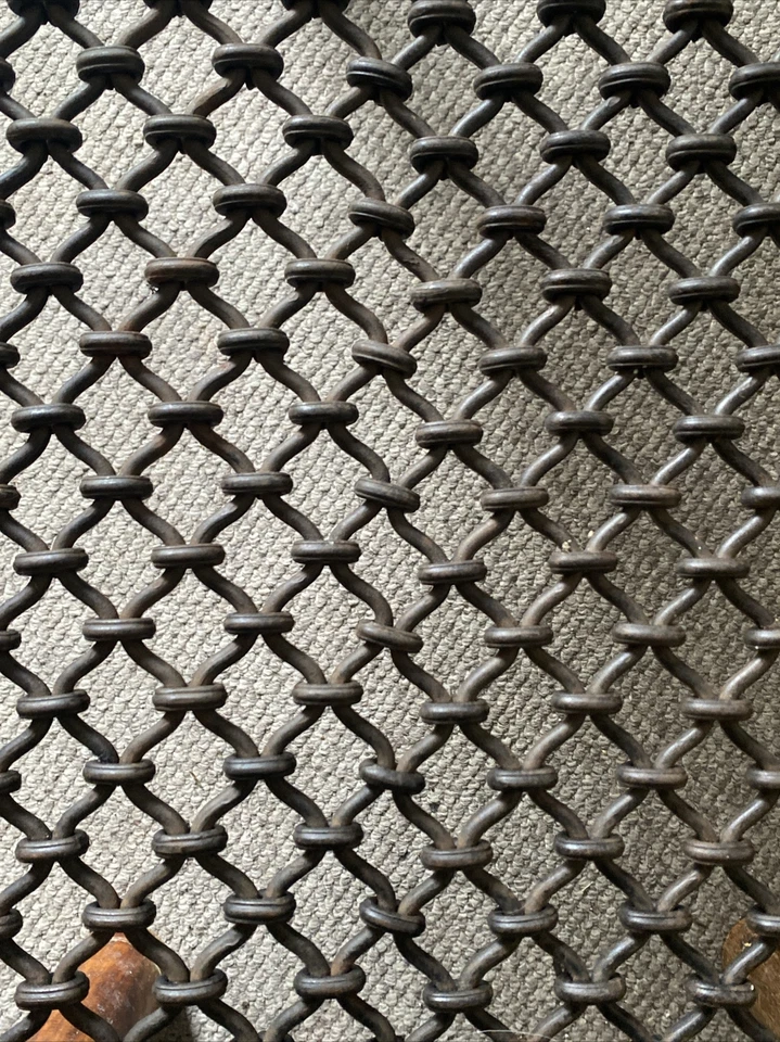 Antigua mesa de centro estilo español con celosía de hierro Foto 3 de 4