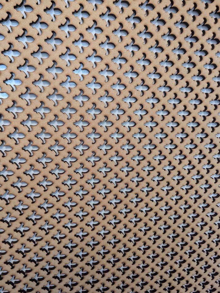 Grille Décorative Fleur De Lys Pour Radiateur - MDF 3 Mm - Dimensions Sur Mesure (620-1800mm X 300-620mm) - Neuf