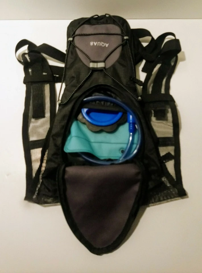 Paquete de hidratación Blacks Aqua 8 - nuevo Foto 2 de 3