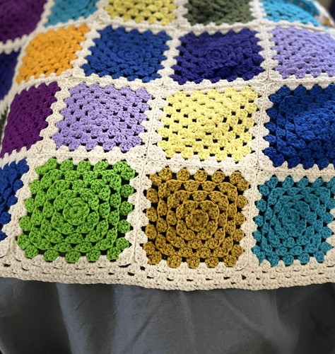 VTG Afghan Granny Squares Roseanne Blanket Handmade 52x78" Multi Color 70s - Picture 3 of 12