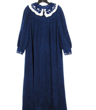 VTG VANITY FAIR Blue VELOUR Embroidered Lace SIDE POCKETS Lounge ROBE Sz M