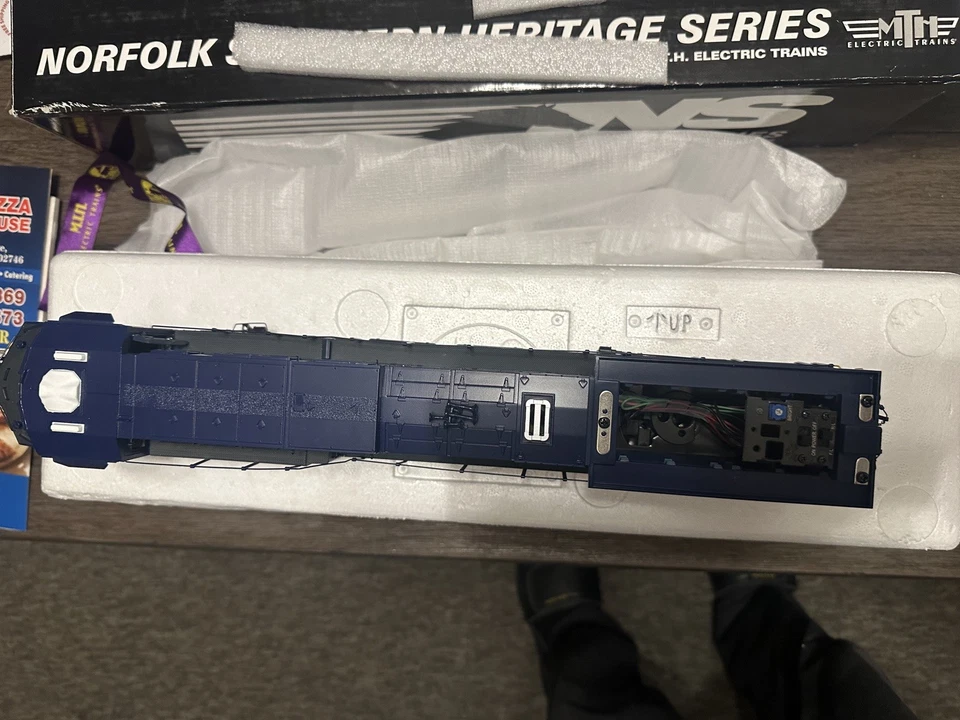 MTH 20-20276-3 Norfolk and Western(NS Heritage) ES44 Diesel non powered - Image 2 of 4