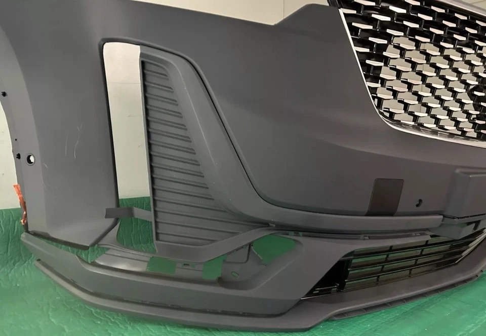 Fits 2020-2024 CADILLAC XT6 FRONT BUMPER COVER  READ!!! + 4 Sensor - Imagem 3 de 4