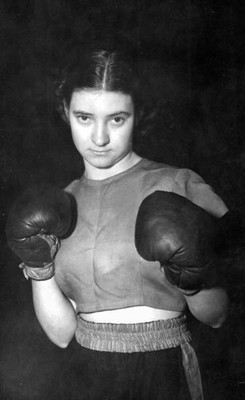 Miss Barbara Buttrick 18 years old seven stone 4ft 11ins seen train- Old Photo