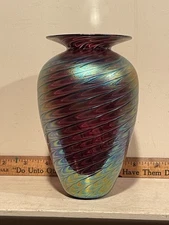 Stunning Glass Eye Studio Art Glass Rainbow Iridescent Pulled Feather 6" Vase