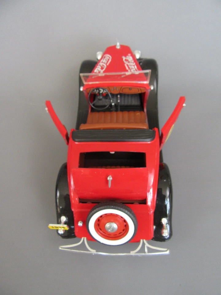 B871 Vintage Solido 9510 France Ford V8 Roadster 1934 Coca-Cola Red 1:19 Metal - Image 4 of 4