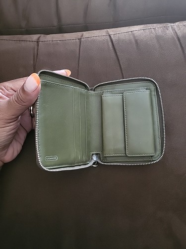 Coach Chelsea Signature Green Canvas Zip Around Credit Card /Wallet - Picture 5 of 12