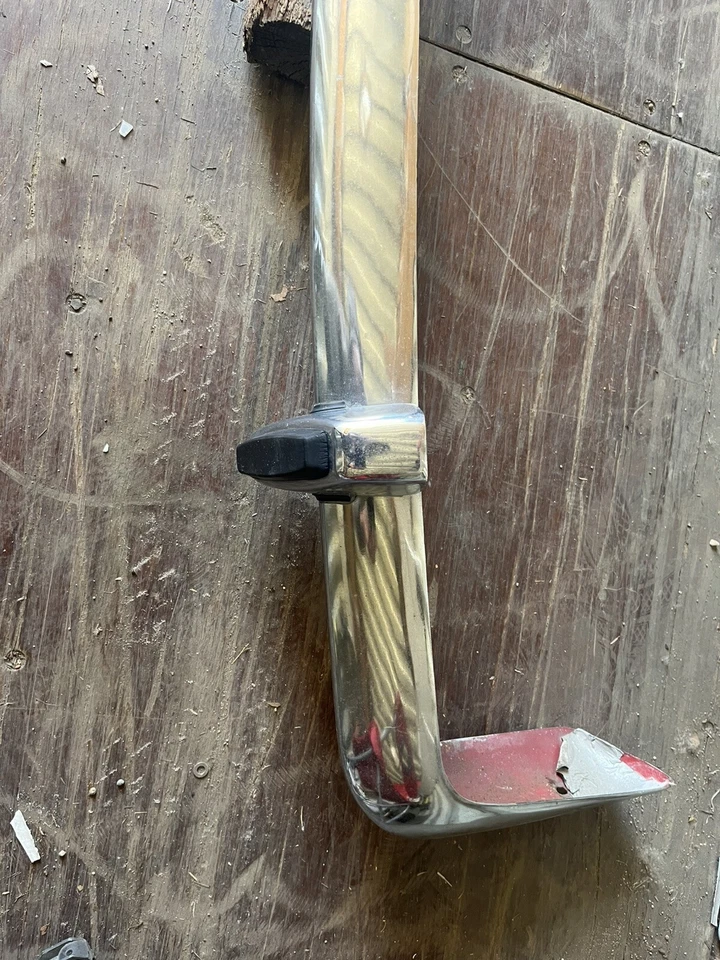 Parachoques delantero con soportes Consul Capri; buen estado Foto 3 de 4