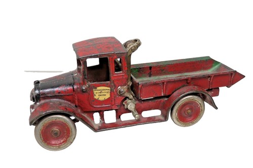 80s sci fi robot football helmet dump truck Maxpro New York Giants 1980s Rare WESTBROOKSPORTSCARDS Some Mad Max inspired weirdness.
