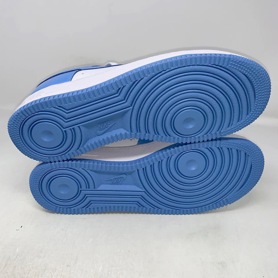 Zapatilla deportiva Nike Air Force 1 UNC University azul charol, talla 9,5 DJ7024-900 Foto 4 de 4