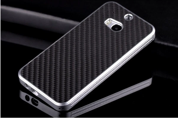 Funda protectora de panel de material de fibra de carbono de metal de aluminio de lujo para HTC One M8 Foto 2 de 4