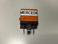 Mercedes-Benz W123 W126 R107 Fuel Pump Relay Bosch 0552014450 OEM