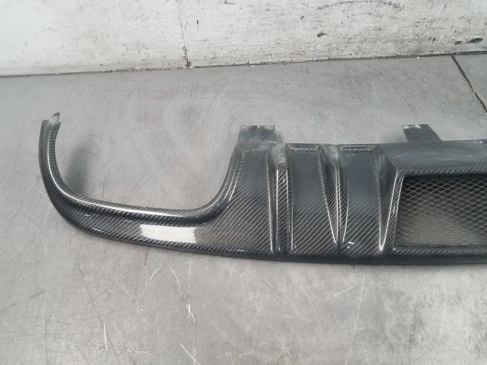 2011 梅赛德斯奔驰 AMG C 63 后保险杠碳扩散器 - * #7010 — 第 3/4 张图片