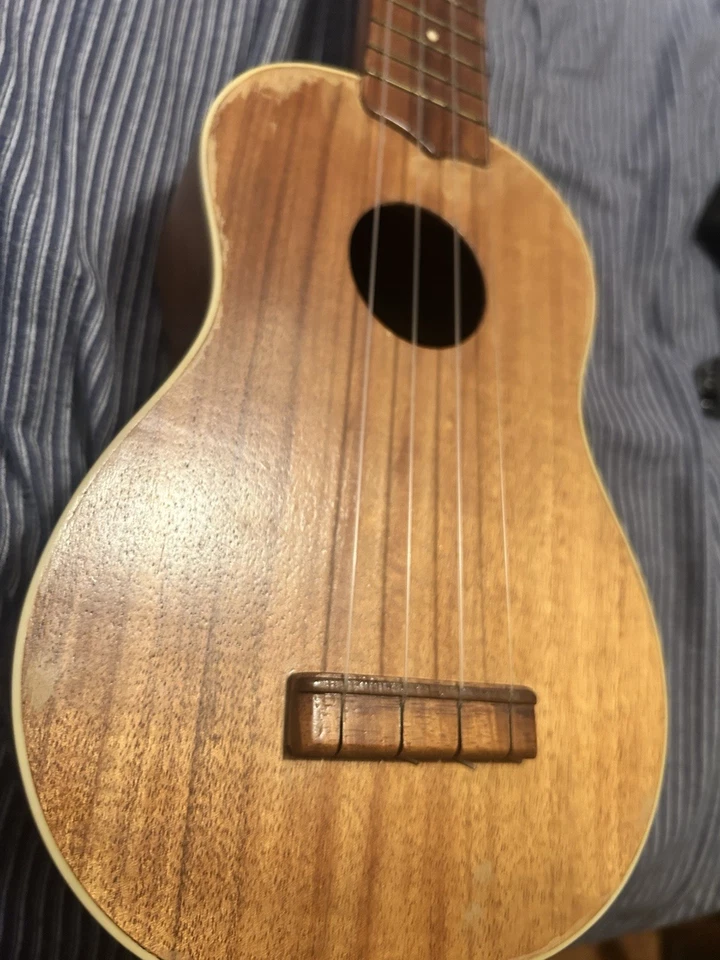 Vintage '68 Kamaka Ukulele. Rare family label signed/crafted by Samuel Kamaka Jr - Image 2 of 4