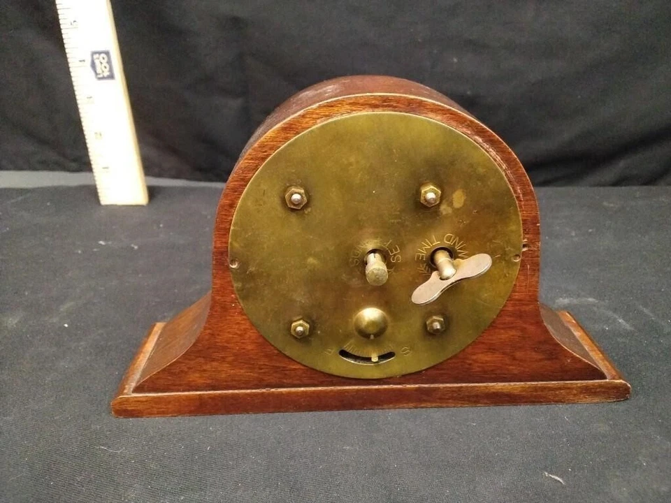 Gilbert Tambour Style relógio de madeira com moldura e chave de latão - Imagem 2 de 2