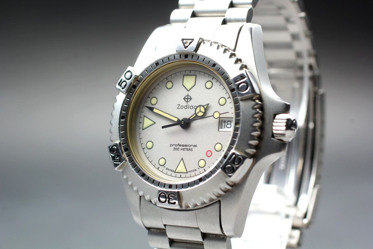 Vintage A MINT 90's ZODIAC Professional 200m Diver Qz 36mm Men's