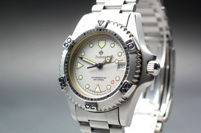 Vintage A MINT 90's ZODIAC Professional 200m Diver Qz 36mm Men's