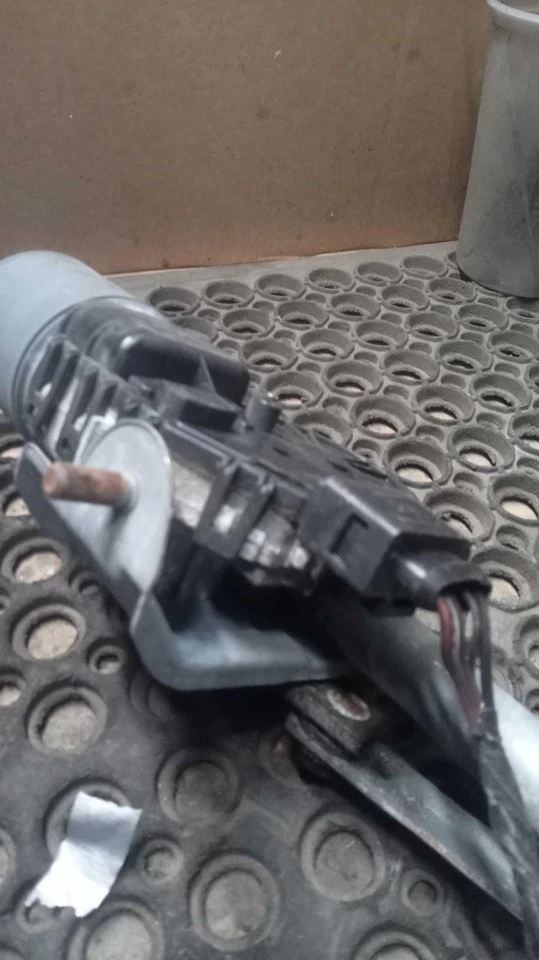 Motor de limpiaparabrisas usado para: Dodge Avenger 2013 grado A Foto 2 de 4