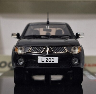 Mitsubishi L200 Warrior Crew Pick Up Black 1:43 Sun Star Dealer