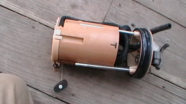 2002 - 2006 nissan altima fuel pump sending unit OEM Foto 3 de 4