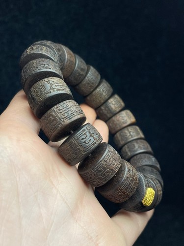 Colección de exquisitas pulseras talladas madera de agar en la exquisita caja de brocado - Imagen 9 de 9