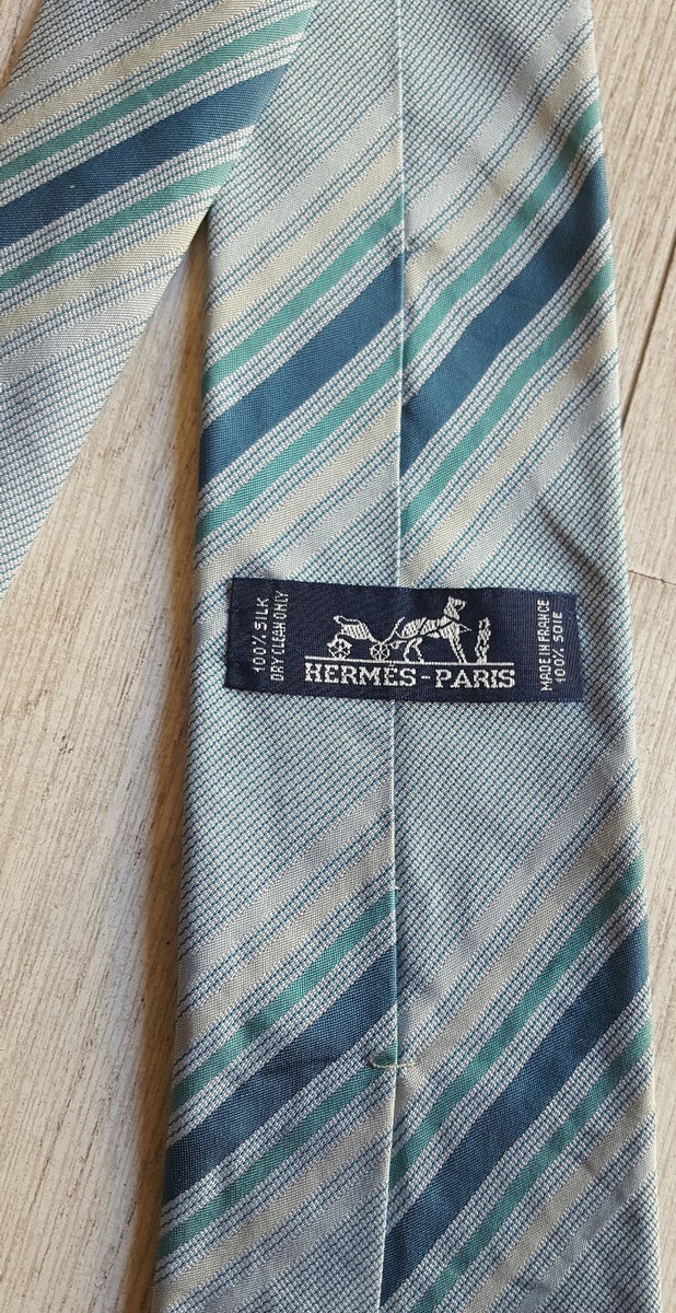 Cravate Hermès 100% Soie - Bleu Clair - Large Et Longue - Occasion - Super état - Idéale Collection Ou Cadeau