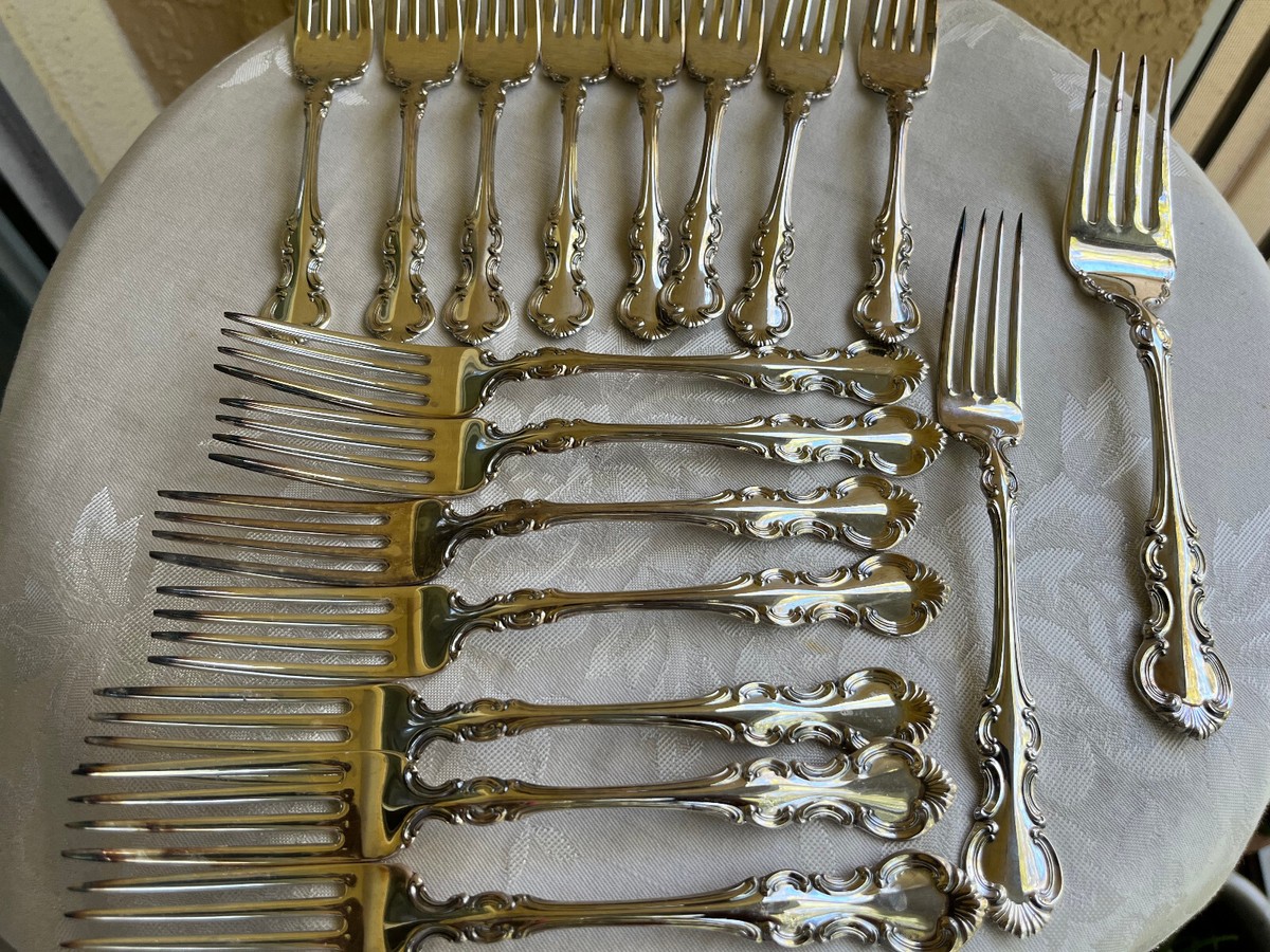 45 Piece Wallace Silversmith Silver Plate Fl Set in Antique Naken