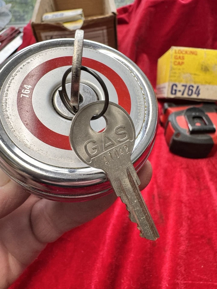 Tampa de combustível Stant G-764 510 520 521 NOS 1968-1977 Datsun Nissan bloqueio enchimento gás - Imagem 4 de 4