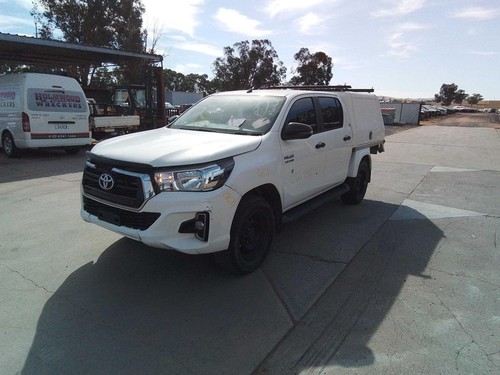 TOYOTA HILUX 2015-2025 STEERING WHEEL VINYL SRS A/BAG NOT INCLUDED - Picture 3 of 12