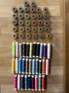 LOT of 32 Vintage Sewing Machine 10 Hole Metal Bobbins W/Extra Multicolor Thread