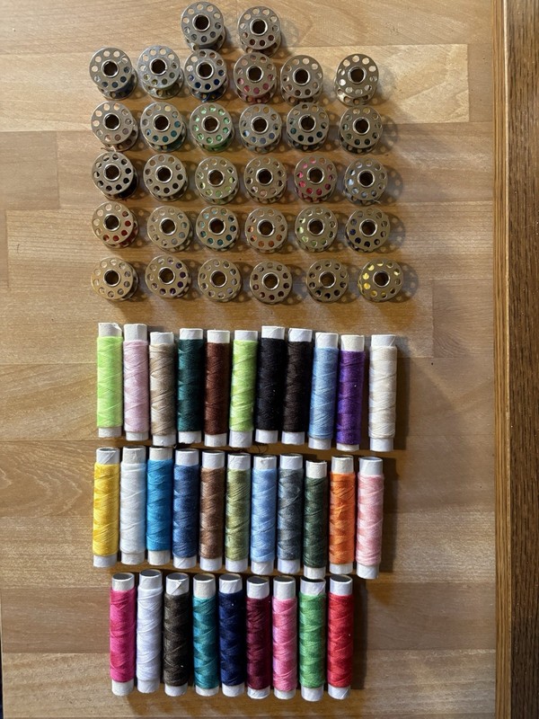 LOT of 32 Vintage Sewing Machine 10 Hole Metal Bobbins W/Extra Multicolor Thread