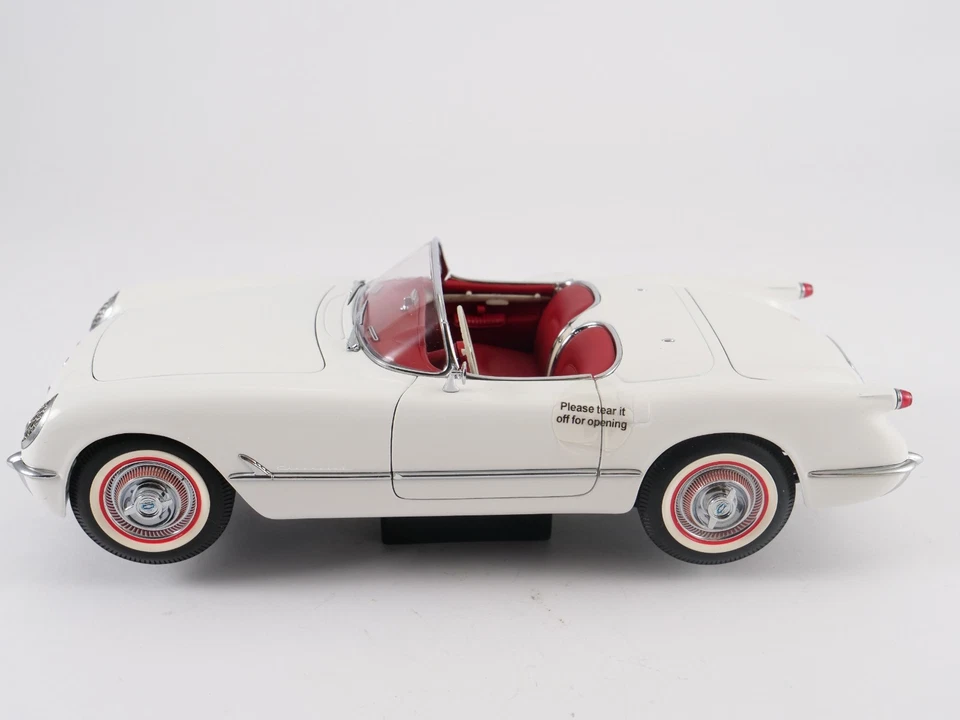 Auto Art 118 Chevrolet Corvette 1953 Polo White - Image 4 of 4