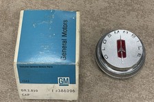 Nos 1965 1966 Oldsmobile Steering Wheel Horn Cap 386296 Nos 1965 1966 Oldsmobile Steering Wheel Horn Cap 386296