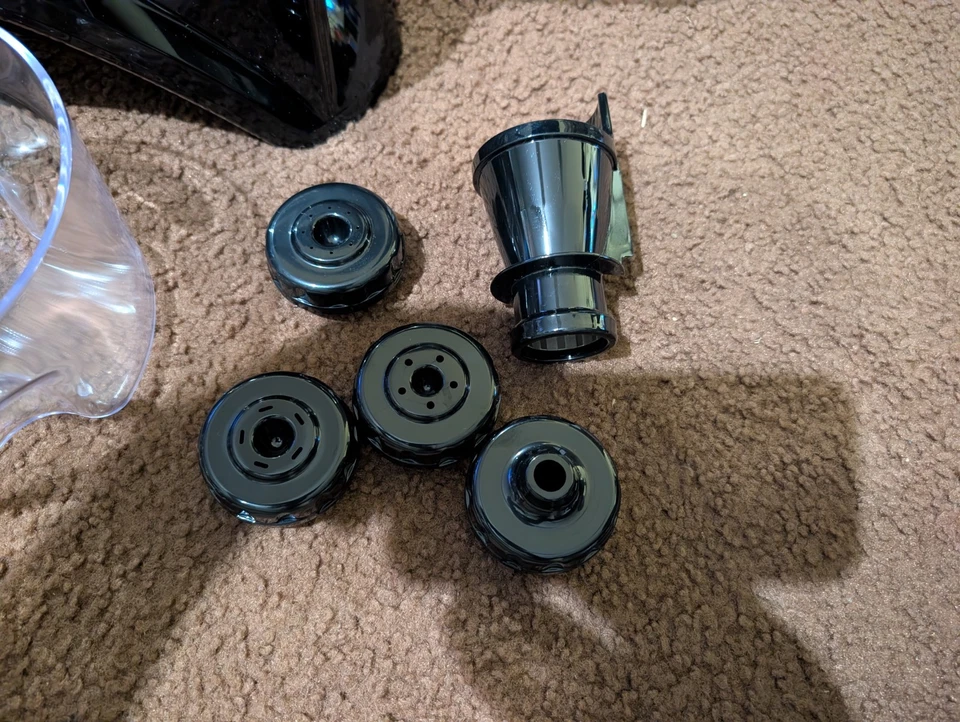 Espremedor elétrico Omega NC900 centro de nutrição horizontal, preto - Imagem 3 de 4