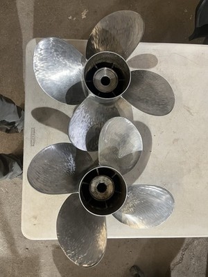 Mercruiser Bravo 2 Propellers Pair PowerTech