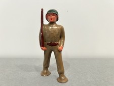 Barclay Pod Foot Series ca 1950s B259 Soldier Under Marching Orders in Khaki