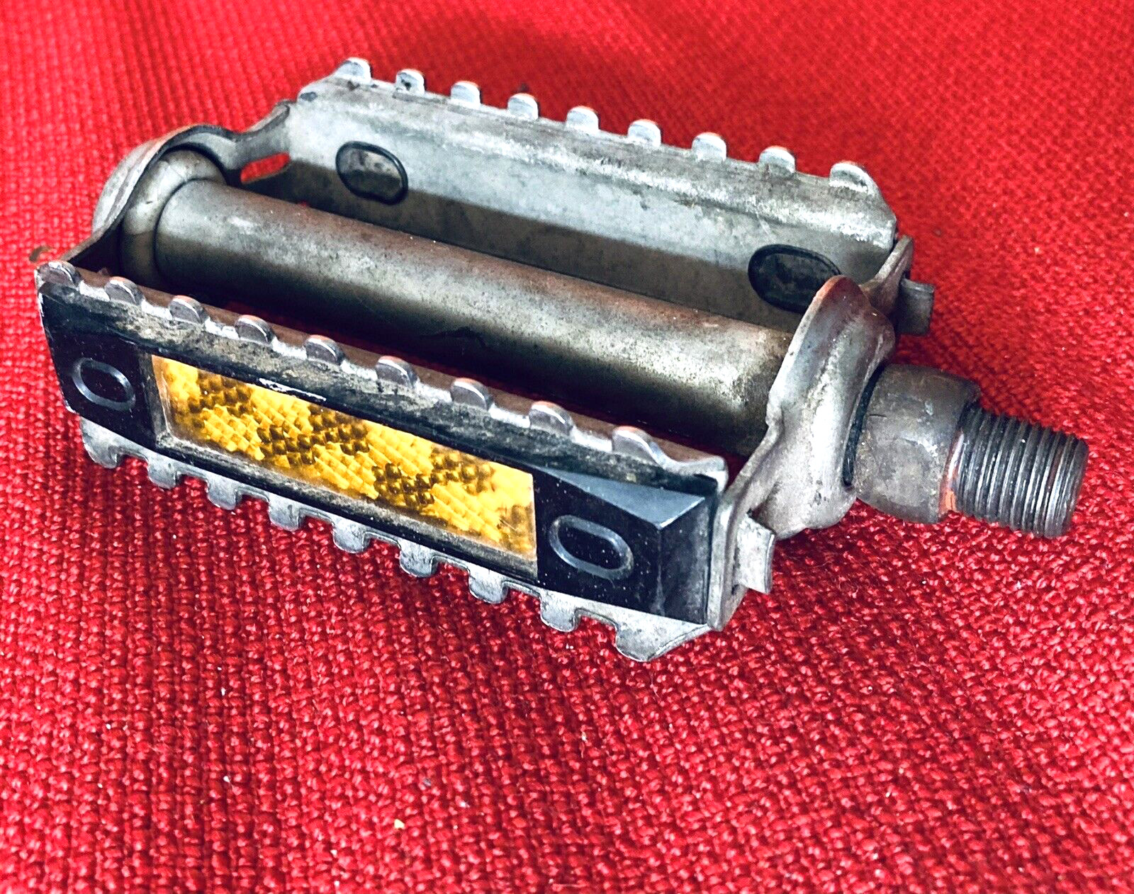 Old School Vintage Bike Pedal Rat Trap Orphan Right 1/2inch Retro Parts MCM 14mm (6.00 USD) Old School Vintage Bike Pedal Rat Trap Orphan Right 1/2inch Retro Parts MCM 14mm (6.00 USD)