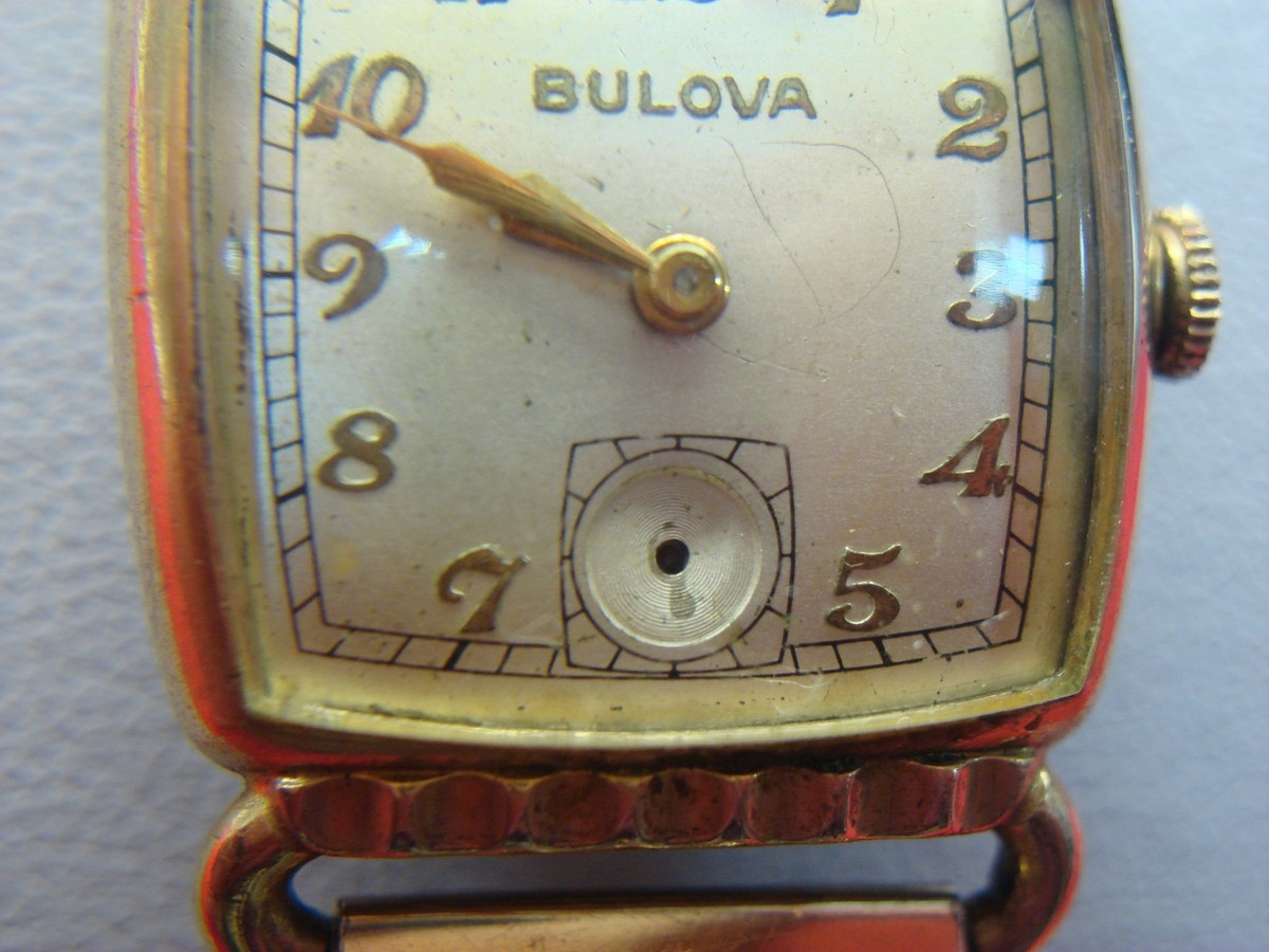 VINTAGE BULOVA Lo WRISTWATCH W/ 10 BC 15 JEWEL MVMT. - NICE