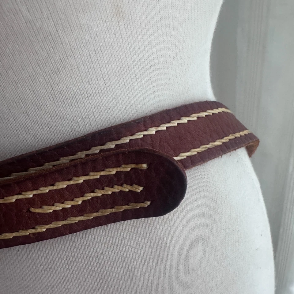 VINTAGE HANDMADE TAN LEATHER BELT WITH RAFFIA STITCH TRIM - SIZE M/L — 第 3/4 张图片