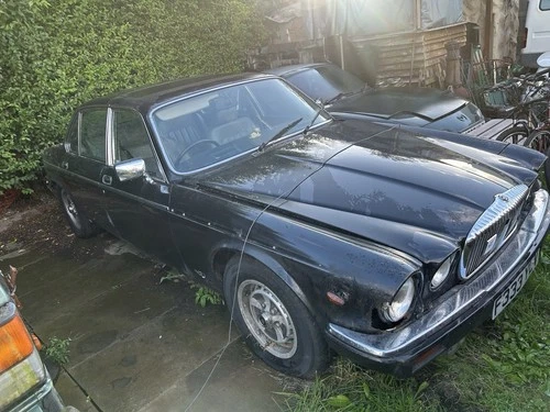 Daimler Double Six - Picture 1 of 7