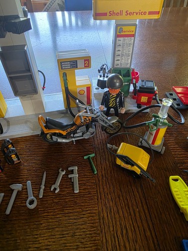 Vintage 1997 Playmobil Shell Gas Station 3014 complete & 3992 Bike Shop Lot - Picture 4 of 9
